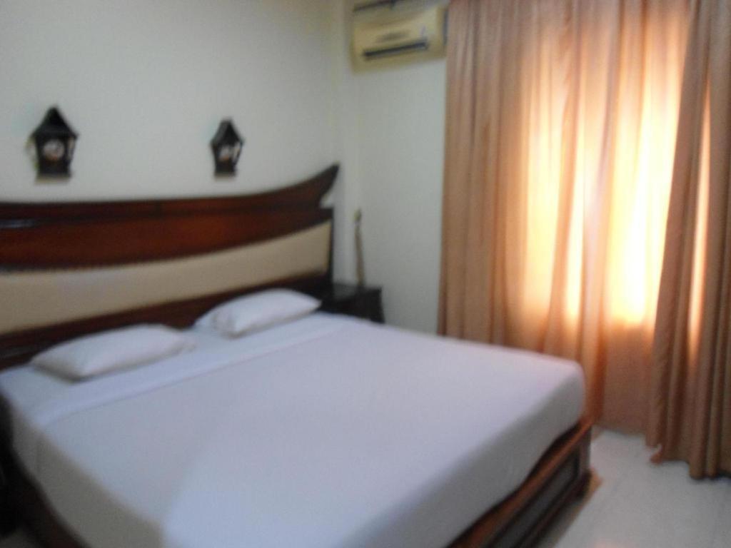 Edotel Minangkabau Padang  Exterior foto