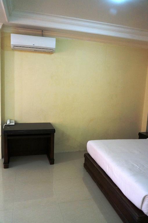 Edotel Minangkabau Padang  Habitación foto