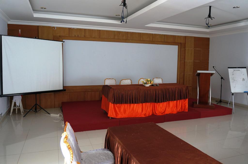 Edotel Minangkabau Padang  Exterior foto